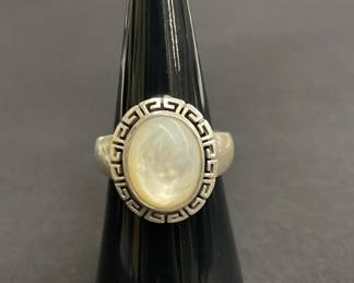 815 Lot 730h Sterling silver ring with oval cabochon and
