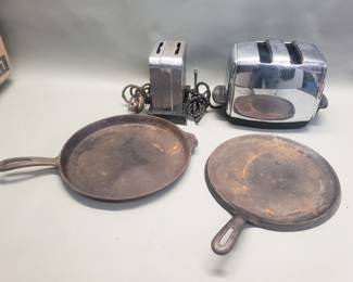 612 Lot 541 Group of vintage toaster heater and cast iron