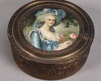 140 Lot 149 Victorian style spelter powder box with glass