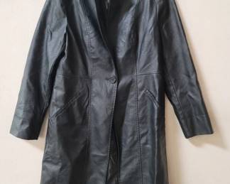 252 Lot 308 Max Studio women s leather coat