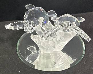 081 Lot 90 Swarovski crystal turtles figurine
