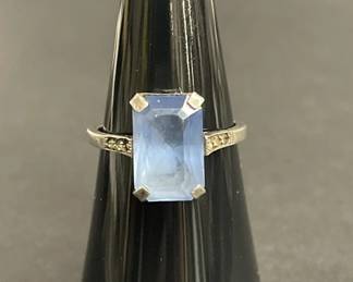 675 Lot 600h Sterling silver ring with emerald cut blue topaz