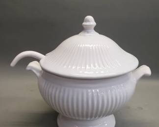 279 Lot 326 Vintage ceramic soup tureen and ladle