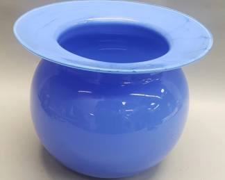 617 Lot 546 Vintage blue glass vase