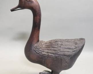 105 Lot 114 Vintage bronze duck figurine