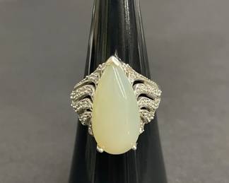 622 Lot 550h Sterling silver pear shaped cabochon ring with