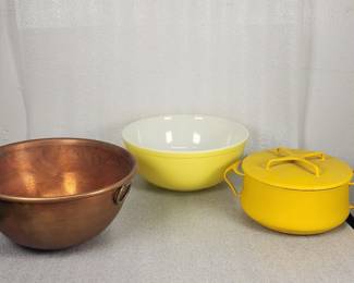 469 Lot 432h Vintage copper bowl Pyrex 404 4qt yellow bowl