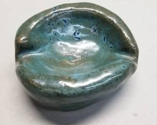 226 Lot 291 Vintage pottery ashtray signed Bustamante