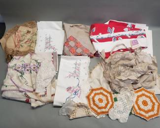 365 Lot 381 Vintage embroidered table linen