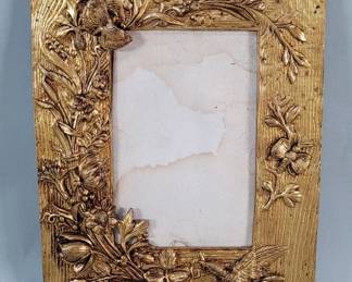 347 Lot 370 Vintage gold tone brass picture frame depicting