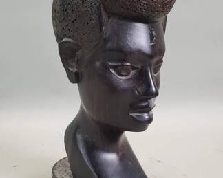 551 Lot 485 Vintage small carved wood African bust