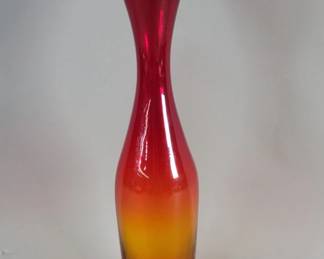 652 Lot 579 Vintage hand blown art glass bud vase