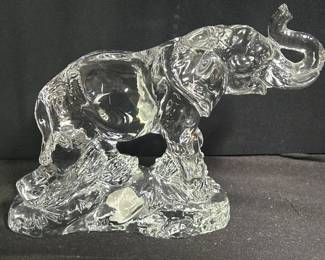 770 Lot 688 Wonders of the World crystal elephant sculpture