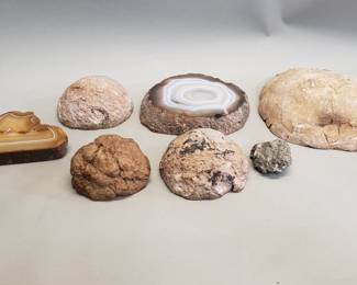 776 Lot 694 Group of rock specimens