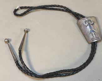 072 Lot 81 Vintage Native American style silver bolo tie