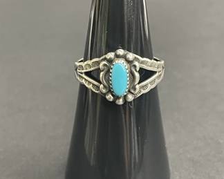 828 Lot 770h Vintage sterling silver and turquoise ring