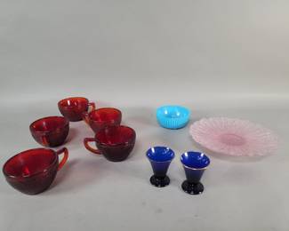 191 Lot 535 Group of vintage art glass tea cups plate and bowl