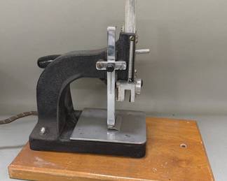 526 Lot 461 Vintage Kingsley stamping machine