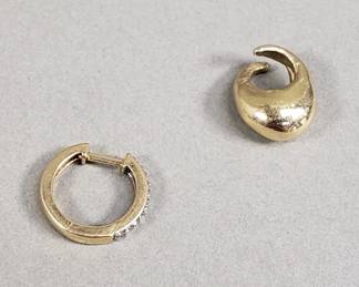 468 Lot 432 Pair of 14k gold charm and earring with diamonds
