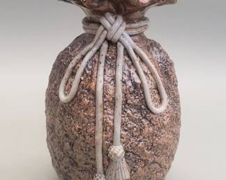 592 Lot 521 Vintage Japanese ceramic pouch vase