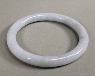 285 Lot 332 Jadeite bangle bracelet