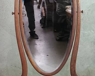 141 Lot 499 Antique tiger oak cheval beveled mirror