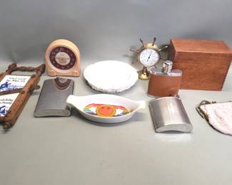 784 Lot 702 Box of miscellaneous flasks desk thermometer