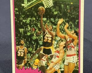 376 Lot 386h 1981 Topps Magic Johnson Super Action card