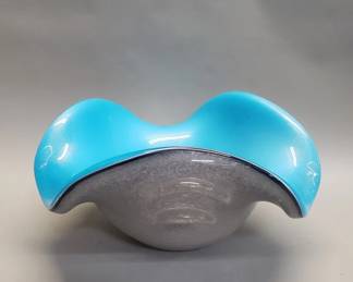 199 Lot 590 Vintage murano 2 color bowl