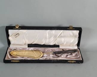 160 Lot 375 Antique 800 silver handle cake server With original packaging 2 1 2w