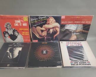 626 Lot 553 Group of vintage LP records