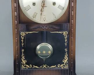 107 Lot 139 Linden 31 day wall clock with wind up key