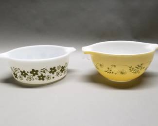 358 Lot 376 Pair of vintage Pyrex casserole mixing bowl