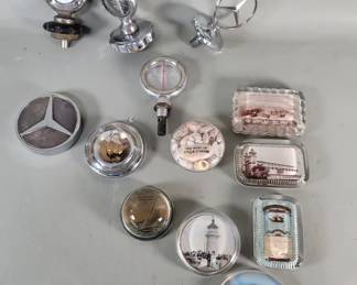 644 Lot 571 Group of vintage glass souvenir paperweights