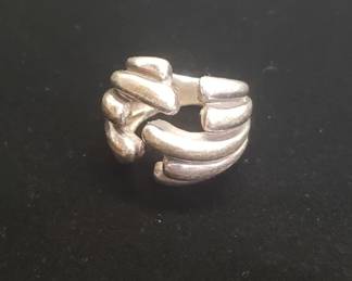 343 Lot 366 Tiffany and Co sterling silver ring