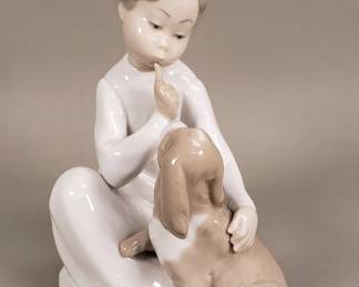 114 Lot 657 Lladro porcelain figurine