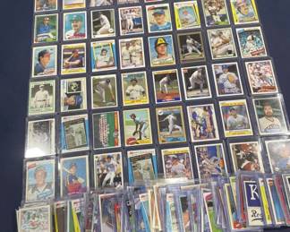 449 Lot 422h Large lot of baseball cards
