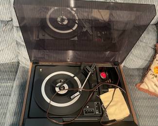 Soundesign Stereo Receiver with Cassette and 8-Track