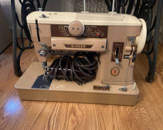 Singer Model 401A Sewing Machine