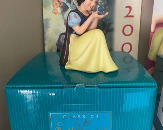 Walt Disney Classics Collection Snow White 'Won't You Smile for Me?' Figurine