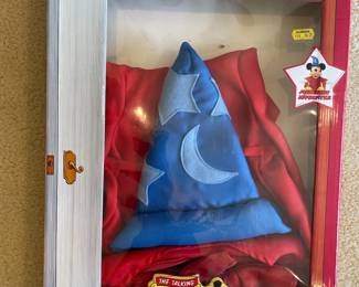 Worlds of Wonder The Talking Mickey Mouse Show Mickey's Costume Closet