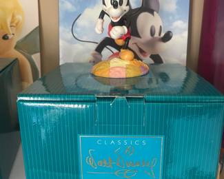 Walt Disney Classics Collection Millennium Mickey Mouse 'On Top of the World' Figurine