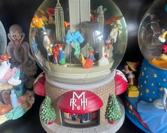 Vintage Macy's Thanksgiving Day Parade Musical Snow Globe
