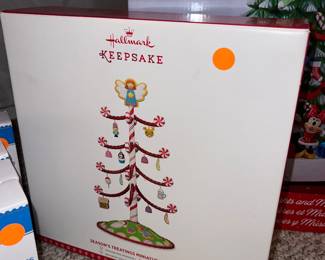 Hallmark Keepsake Season's Treatings Miniature Tree Set