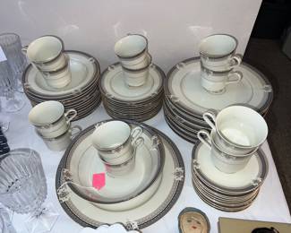 Mikasa Grande Ivory / Tropez China set