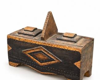137 RareAntiqueFolkArtTrampArtWoodenTrinketBox