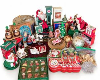 7 LargeVintageChristmasOrnamentDcorCollection