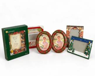 12 VintageChristmasHolidayPictureFrameCollection