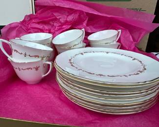 Royal Worcester Gold Chantilly Bone China Dinnerware Set