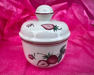 Villeroy & Boch Luxembourg Amapola Strawberry Sugar Bowl